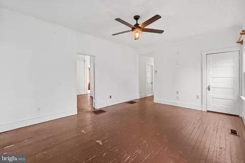 Living - 8603 Bay Rd, Pasadena, MD 21122 photo 3 of 3