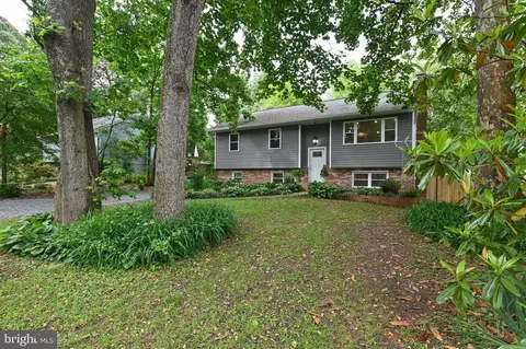 1392 Greenway Dr, Annapolis, MD 21409