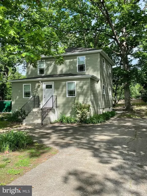 8489 Bussenius Rd, Pasadena, MD 21122