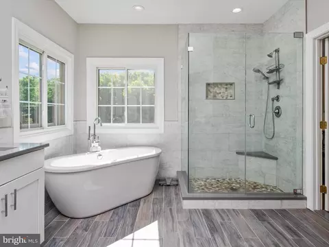 Bath - 6 Watkins Row, Edgewater, MD 21037 photo 3 of 8