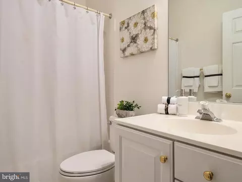 Bath - 6 Watkins Row, Edgewater, MD 21037 photo 6 of 8
