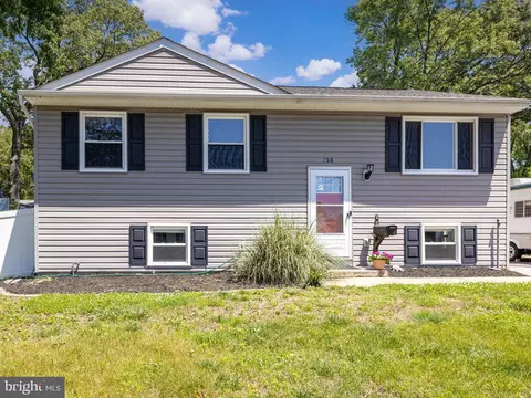 756 218th St, Pasadena, MD 21122