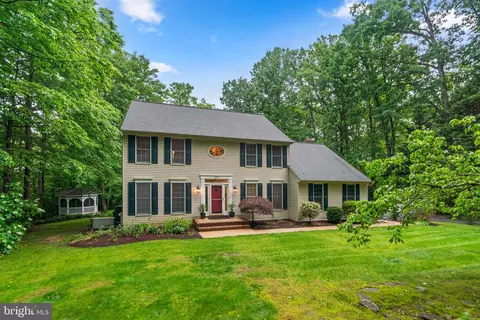 1813 Crosspointe Dr, Annapolis, MD 21401