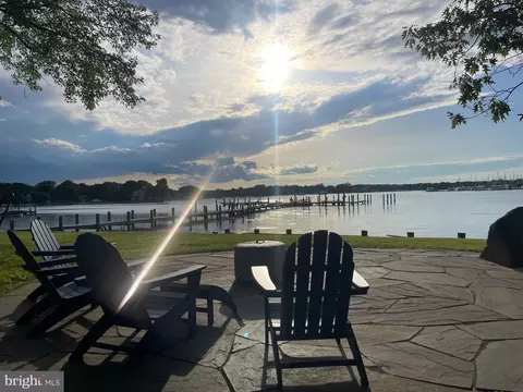 1264 W River Rd, Shady Side, MD 20764