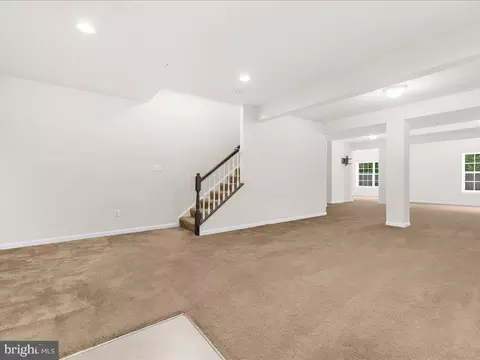 Living - 7942 Meridian Dr, Pasadena, MD 21122 photo 11 of 16