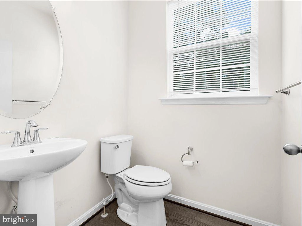 Entry Way - 7942 Meridian Dr, Pasadena, MD 21122 photo 5 of 8
