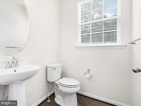 Entry Way - 7942 Meridian Dr, Pasadena, MD 21122 photo 5 of 8