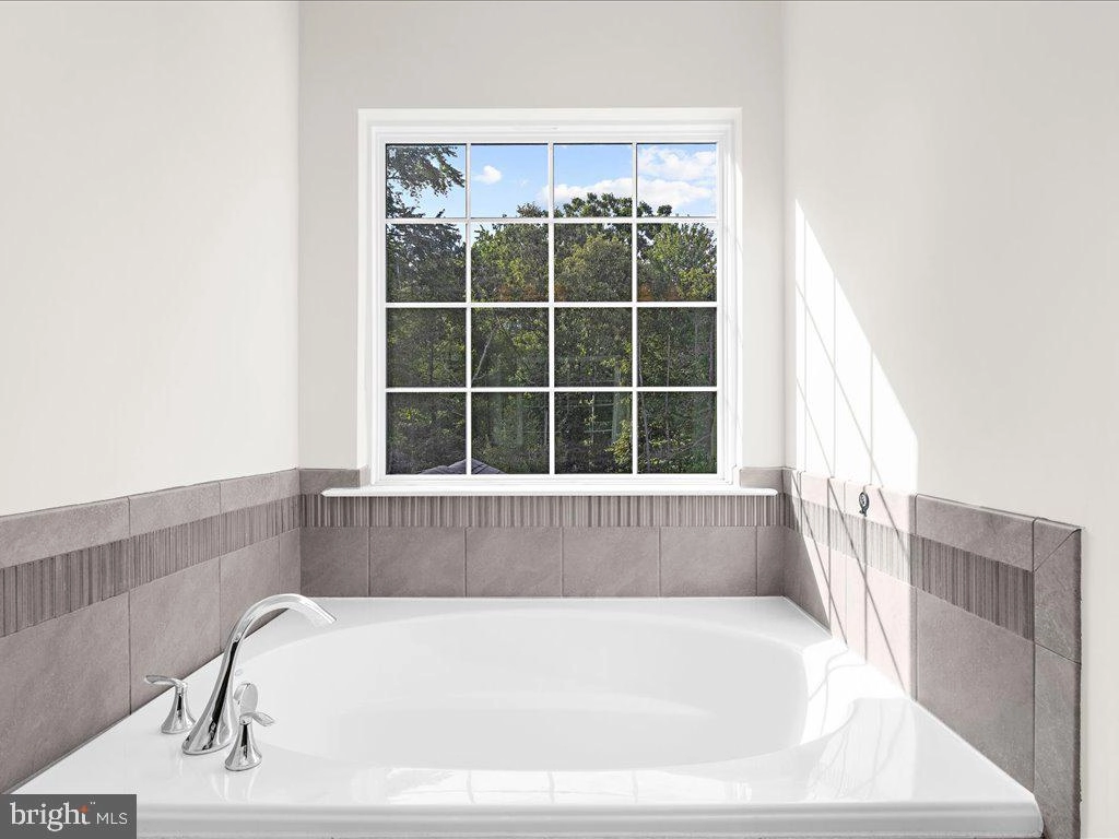 Bath - 7942 Meridian Dr, Pasadena, MD 21122 photo 3 of 5