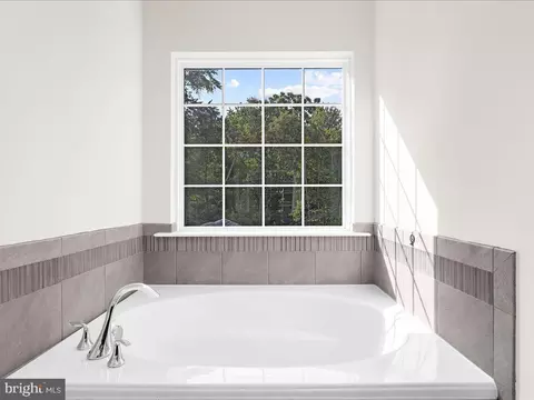 Bath - 7942 Meridian Dr, Pasadena, MD 21122 photo 3 of 5