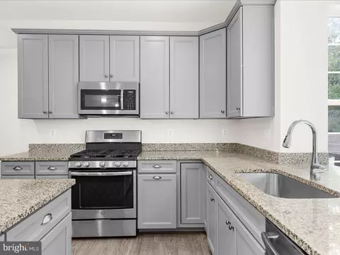 Kitchen - 7942 Meridian Dr, Pasadena, MD 21122 photo 6 of 8