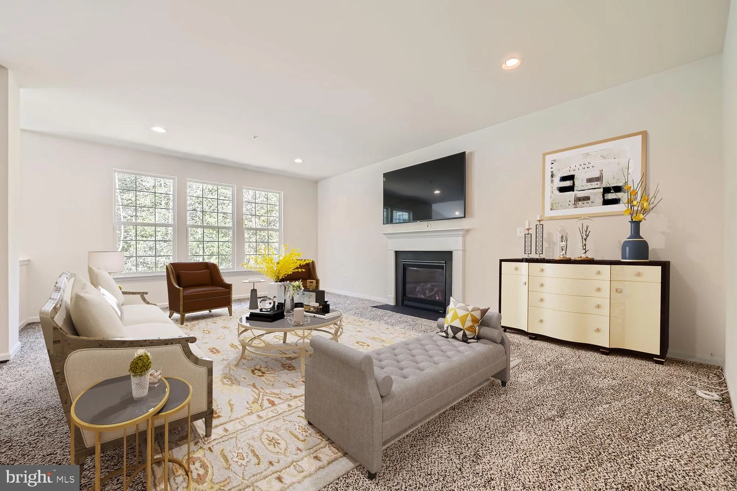 Living - 7942 Meridian Dr, Pasadena, MD 21122 photo 4 of 16