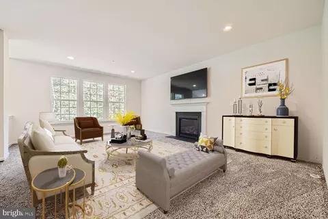 Living - 7942 Meridian Dr, Pasadena, MD 21122 photo 4 of 16