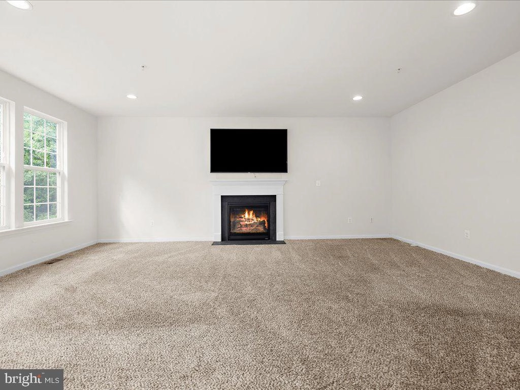 Living - 7942 Meridian Dr, Pasadena, MD 21122 photo 5 of 16