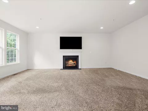 Living - 7942 Meridian Dr, Pasadena, MD 21122 photo 5 of 16