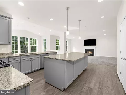 Kitchen - 7942 Meridian Dr, Pasadena, MD 21122 photo 8 of 8