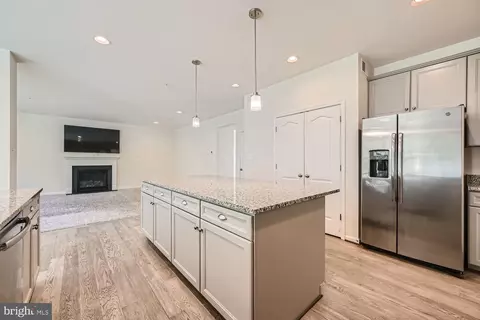 Kitchen - 7942 Meridian Dr, Pasadena, MD 21122 photo 3 of 8