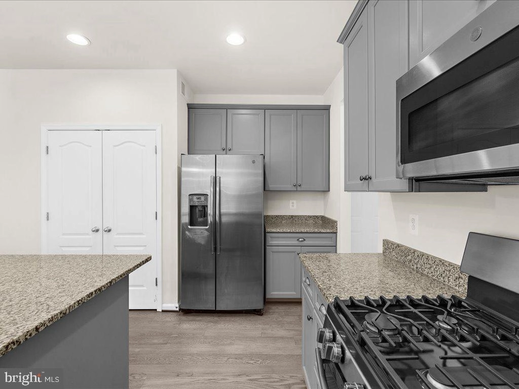 Kitchen - 7942 Meridian Dr, Pasadena, MD 21122 photo 7 of 8