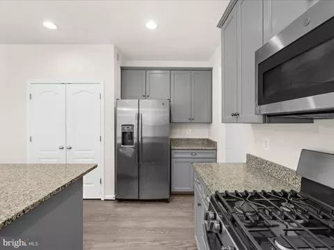 Kitchen - 7942 Meridian Dr, Pasadena, MD 21122 photo 7 of 8