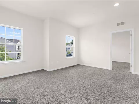Living - 7942 Meridian Dr, Pasadena, MD 21122 photo 16 of 16