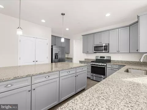 Kitchen - 7942 Meridian Dr, Pasadena, MD 21122 photo 5 of 8