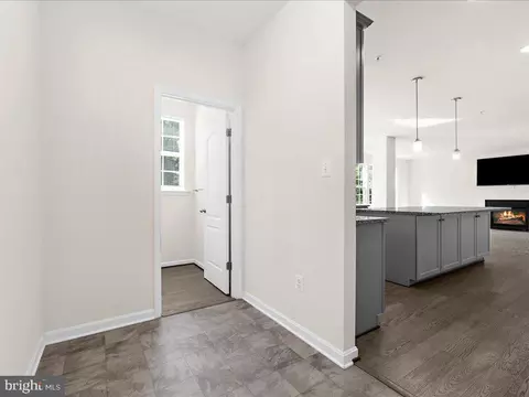 Entry Way - 7942 Meridian Dr, Pasadena, MD 21122 photo 6 of 8