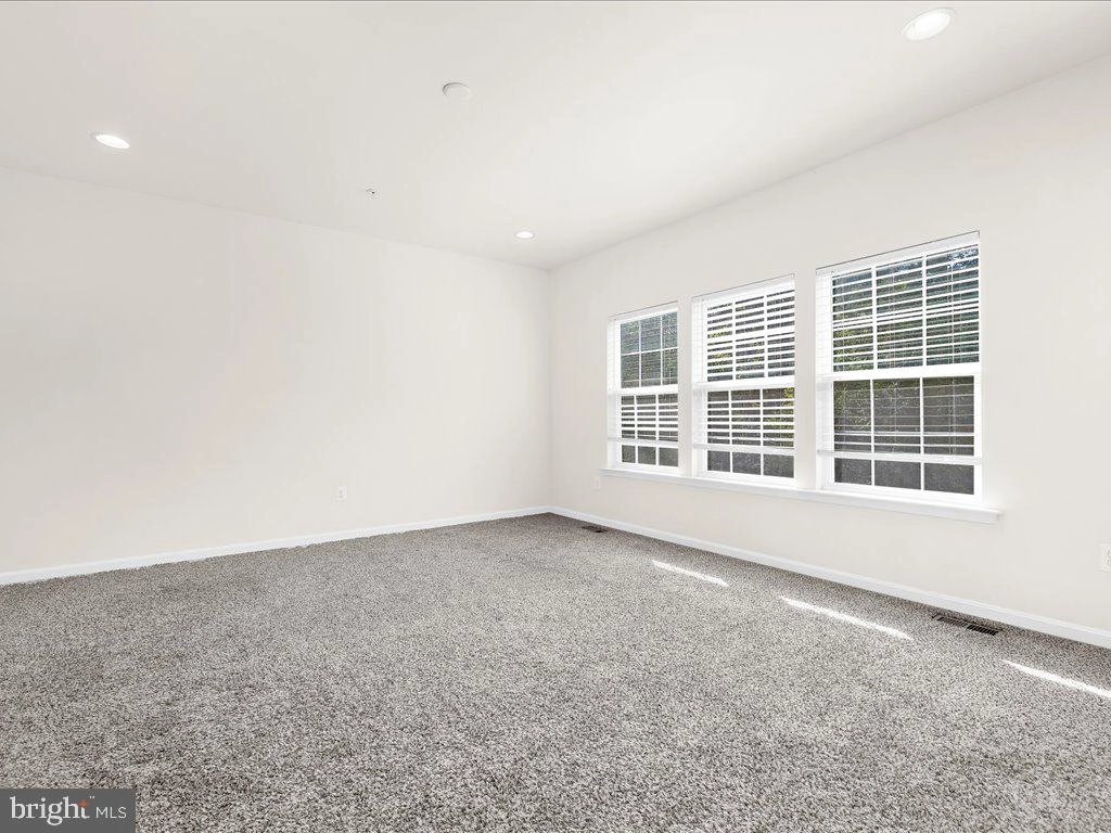 Living - 7942 Meridian Dr, Pasadena, MD 21122 photo 15 of 16