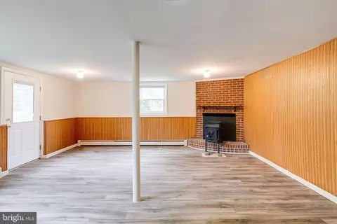 Living - 1190 Winer Rd, Odenton, MD 21113 photo 8 of 15
