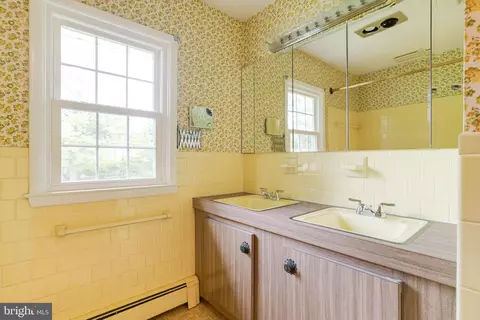 Bath - 1190 Winer Rd, Odenton, MD 21113 photo 5 of 7