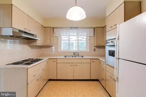 Kitchen - 1190 Winer Rd, Odenton, MD 21113 photo 4 of 4