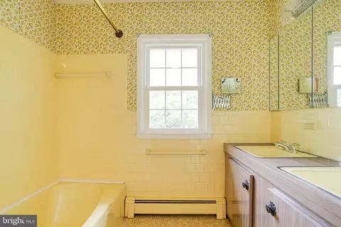 Bath - 1190 Winer Rd, Odenton, MD 21113 photo 6 of 7