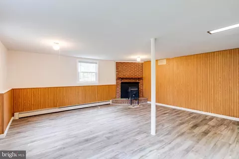 Living - 1190 Winer Rd, Odenton, MD 21113 photo 10 of 15