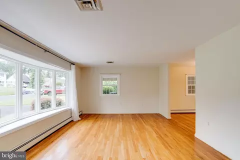 Living - 1190 Winer Rd, Odenton, MD 21113 photo 6 of 15