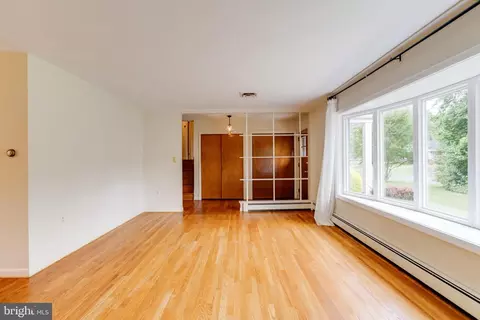 Living - 1190 Winer Rd, Odenton, MD 21113 photo 5 of 15