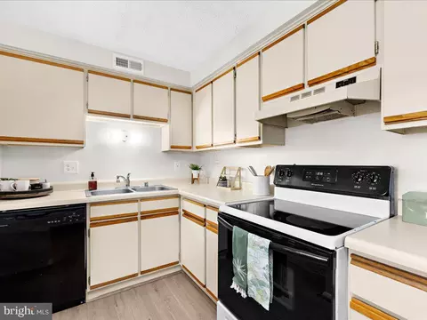 8034 Abbey Ct #J, Pasadena, MD 21122 photo 20