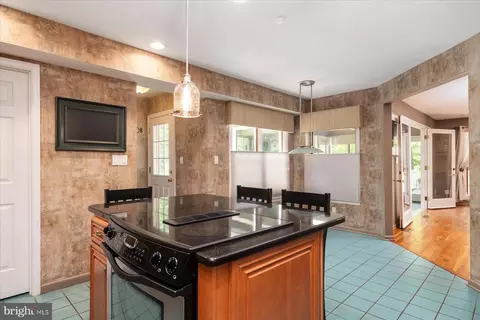 56 Seaborne Dr, Pasadena, MD 21122 photo 18