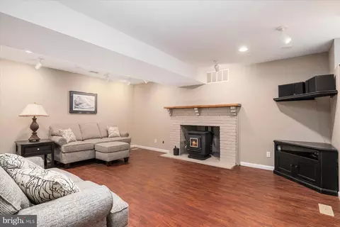 56 Seaborne Dr, Pasadena, MD 21122 photo 33