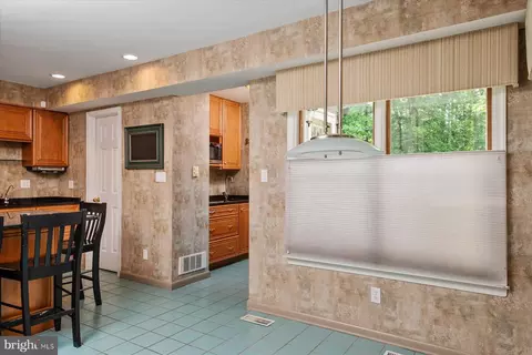 56 Seaborne Dr, Pasadena, MD 21122 photo 17