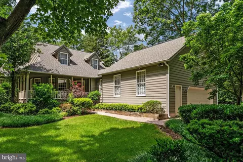 56 Seaborne Dr, Pasadena, MD 21122 photo 2