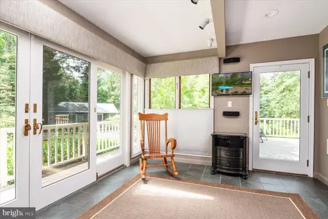 56 Seaborne Dr, Pasadena, MD 21122 photo 15