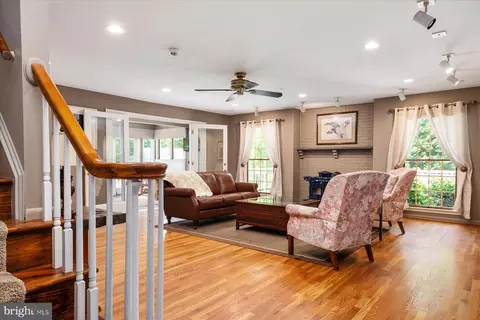 56 Seaborne Dr, Pasadena, MD 21122 photo 11