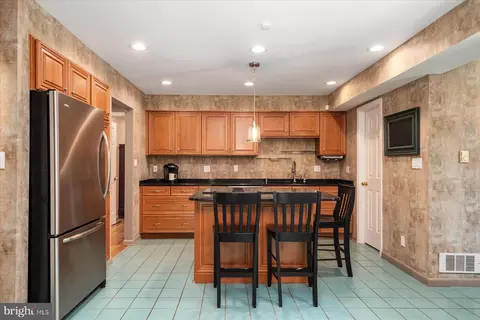 56 Seaborne Dr, Pasadena, MD 21122 photo 16