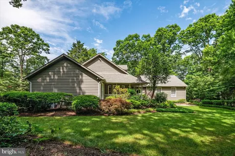 56 Seaborne Dr, Pasadena, MD 21122 photo 4