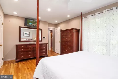 56 Seaborne Dr, Pasadena, MD 21122 photo 23