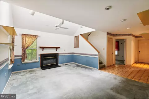 Living - 1513 Ritchie Ln, Annapolis, MD 21401 photo 2 of 3