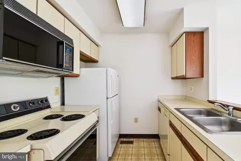 Kitchen - 1513 Ritchie Ln, Annapolis, MD 21401 photo 2 of 4