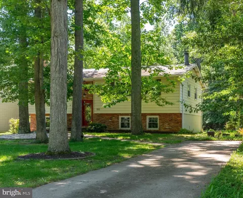 Exterior - 1012 Harbor Dr, Annapolis, MD 21403 photo 4 of 5