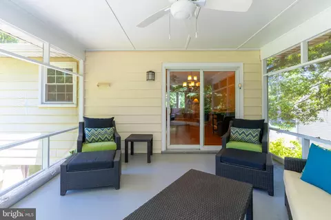 Exterior - 1012 Harbor Dr, Annapolis, MD 21403 photo 3 of 5