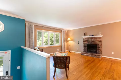 Living - 1012 Harbor Dr, Annapolis, MD 21403 photo 3 of 6
