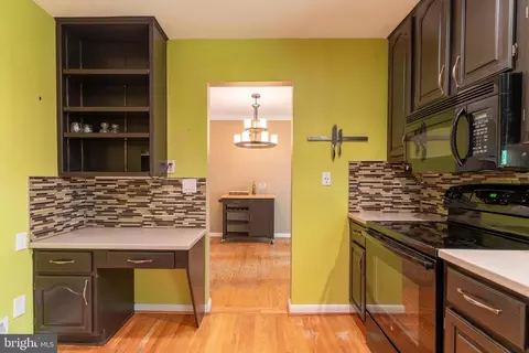 Kitchen - 1012 Harbor Dr, Annapolis, MD 21403 photo 3 of 3