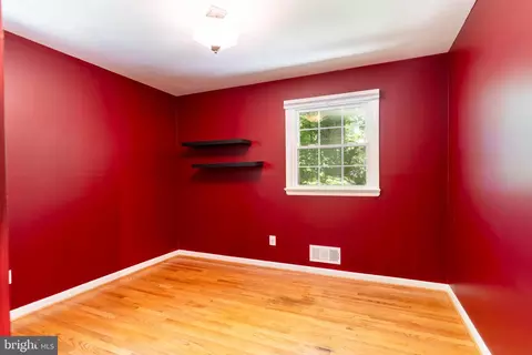 Bedroom - 1012 Harbor Dr, Annapolis, MD 21403 photo 6 of 7